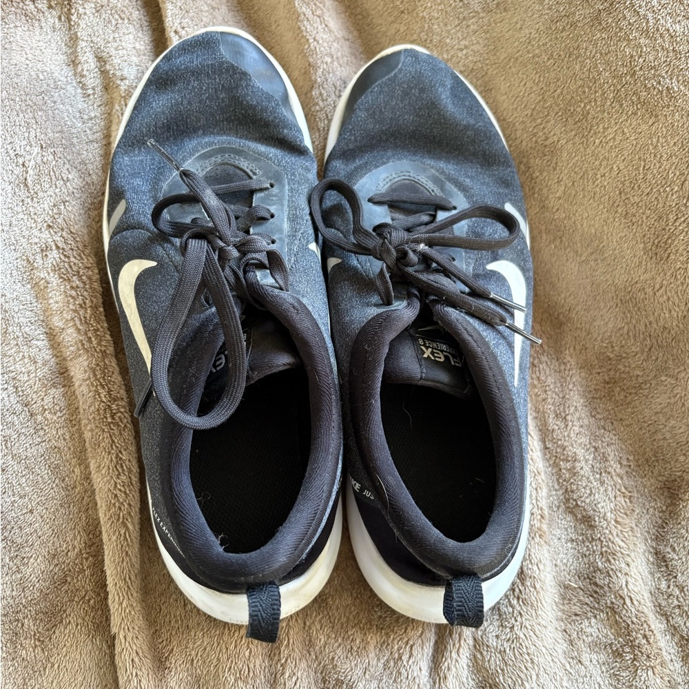 nike tennis shoes